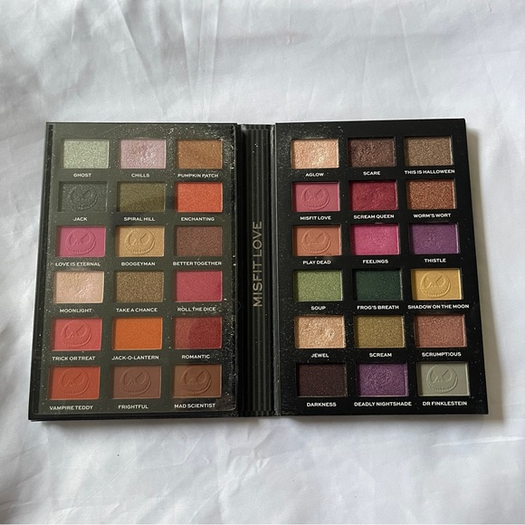 Revolution Beauty Nightmare Before Christmas Sally Palette - Picture 2 of 5